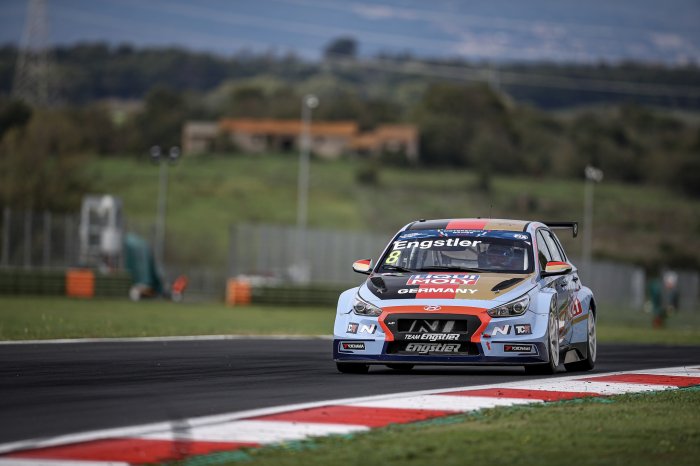 Engstler detta il ritmo nelle prime prove libere della Touring Car Cup