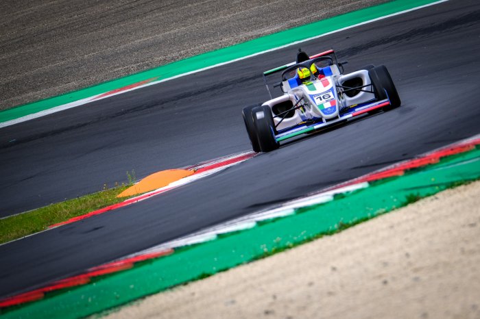 Rosso comanda il primo turno di prove della Formula 4 Cup a Vallelunga