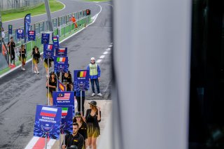 Gridwalk, Qualifying Race
 | SRO / Dirk Bogaerts Photography