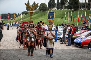 Parade
 | SRO / Kevin Pecks-1VIER
