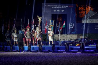 Parade
 | SRO / Kevin Pecks-1VIER