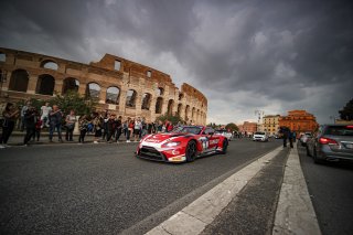 Parade
 | SRO / Kevin Pecks-1VIER