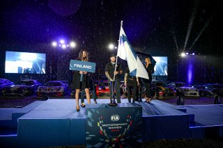 Parade
 | SRO / Kevin Pecks-1VIER