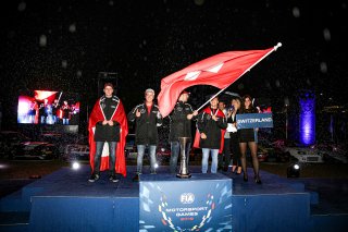 Parade
 | SRO / Kevin Pecks-1VIER