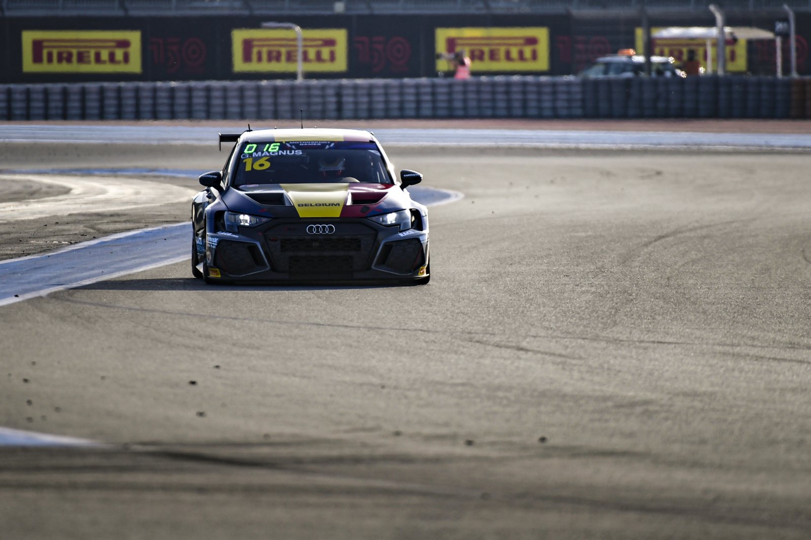Touring Cars - Belgium lay down first marker in Free Practice