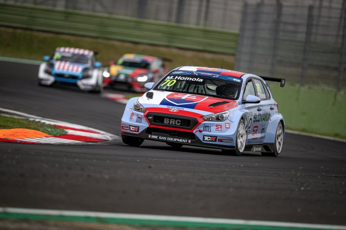 Homola beats Coronel to Touring Car Cup top spot in FP2